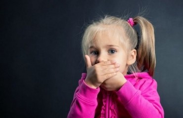 Почему появляется запах изо рта у ребенка?