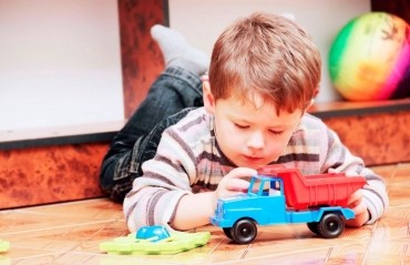Как правильно подобрать игрушки для мальчиков?
