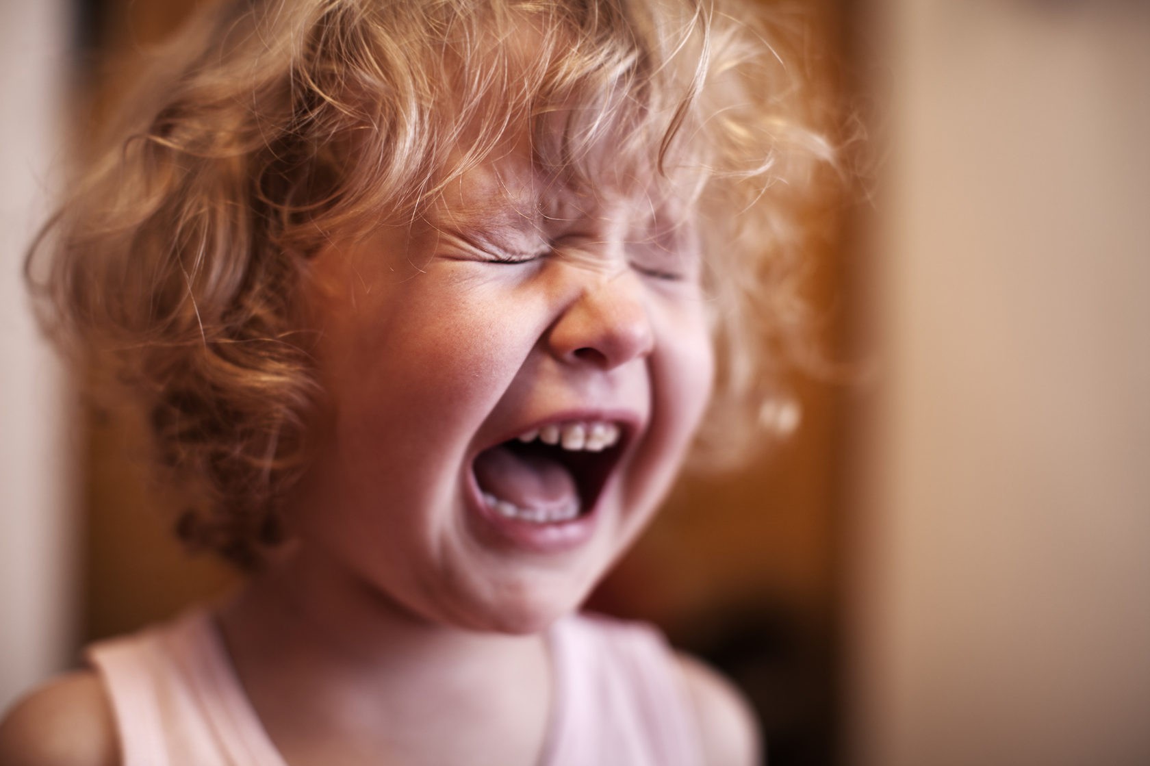 Почему ребенок часто прибегает к истерикам?