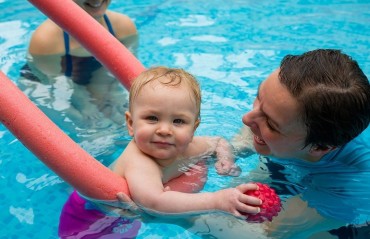 Акватерапия, лечебное плавание ребенка